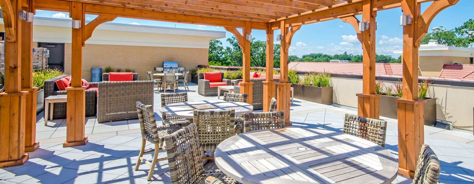 pergola covered eating area on rooftop terrace
